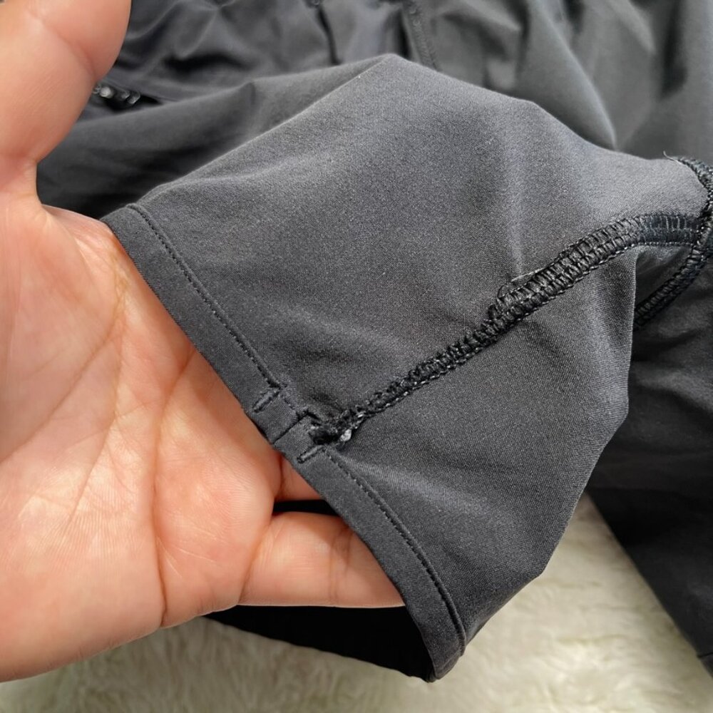 Lululemon Women's Black Hotty Hot Shorts Size 6 - Picture 5 of 10